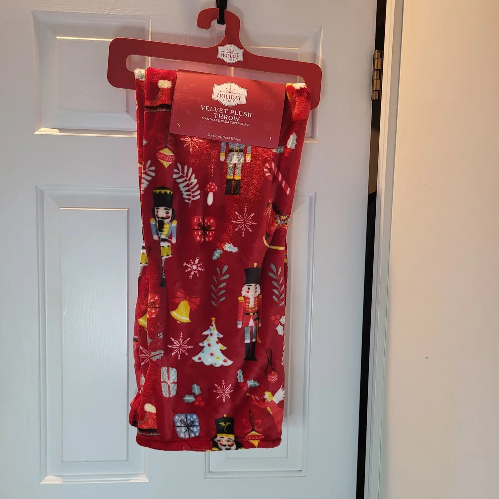 New Red Velvet Plush Throw with Nutcracker Design